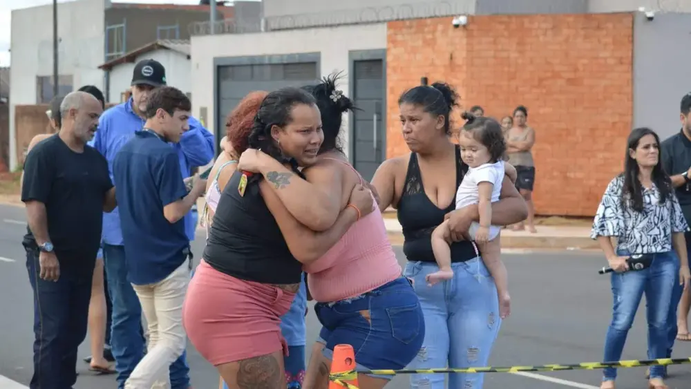 Adolescente é atropelado ao sair da escola e morre no Nova Lima