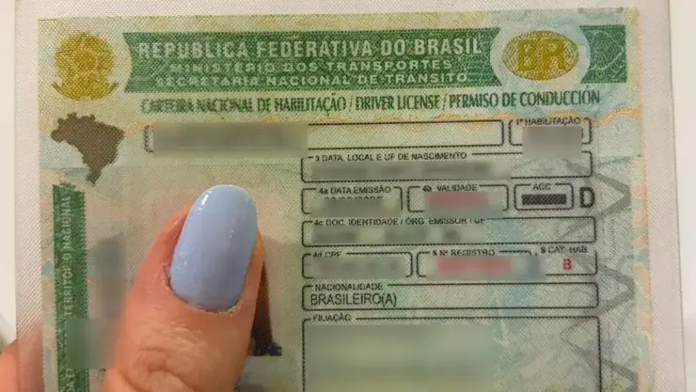 CNH aos 16: Flávio Bolsonaro defende liberação para jovens