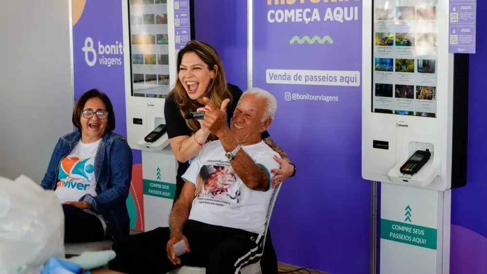 Idosos transformam lembranças em poesia em oficina literária
