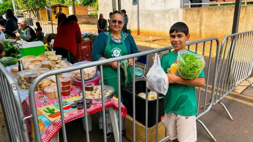 Recicláveis viram moeda para comprar alimentos