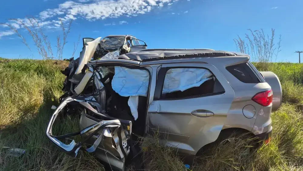 Três morrem em grave batida frontal na BR-463
